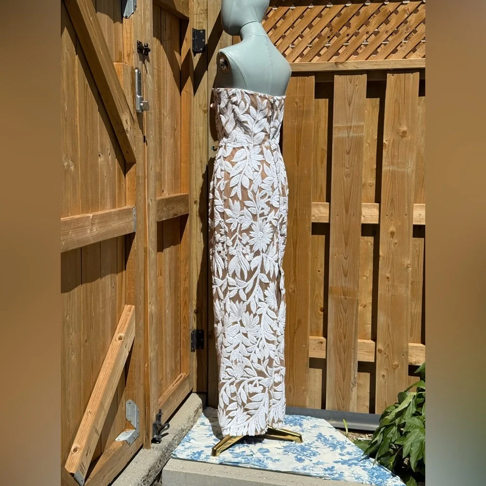 🆕 BRONX & BANCO 🧿 NWOT Dahlia Gown, White Sequin Floral Gown - Sz L US 8